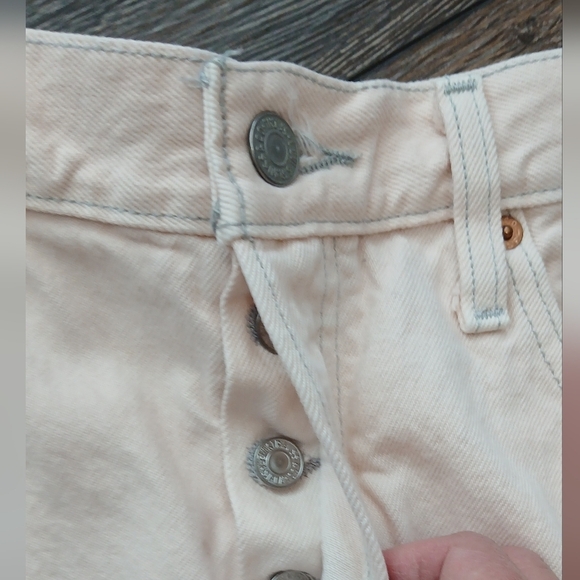 Levi's 501 Cream Pink Buttonfly Distressed Jean Shorts Womens Size 31 - Picture 6 of 9
